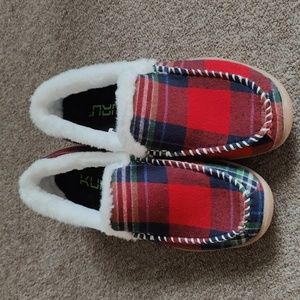 Like new Kuru Loft slippers